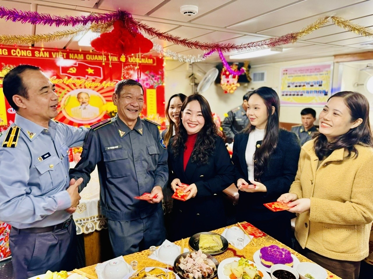 tau kiem ngu Viet Nam anh 9