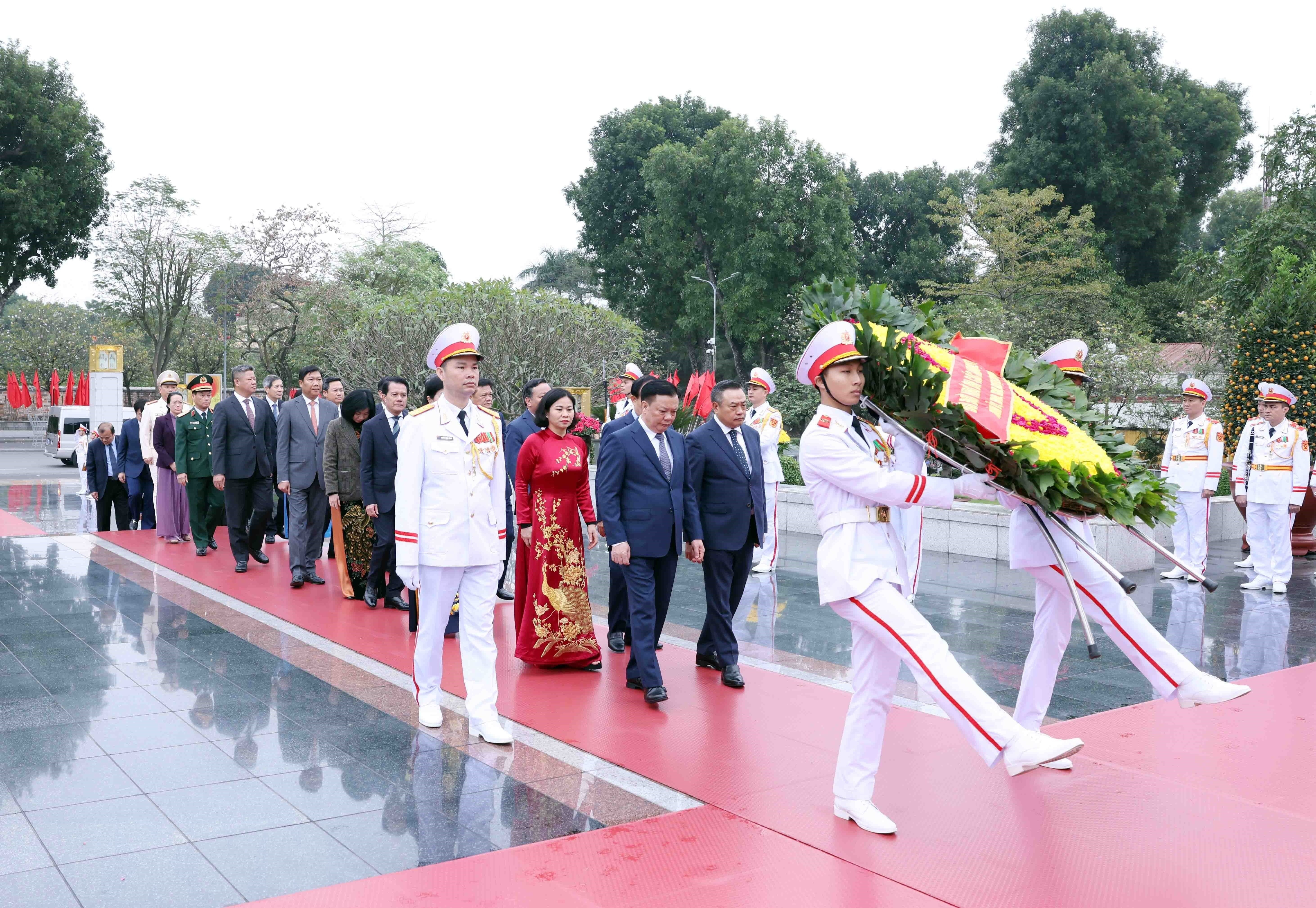 Lanh dao Dang anh 10