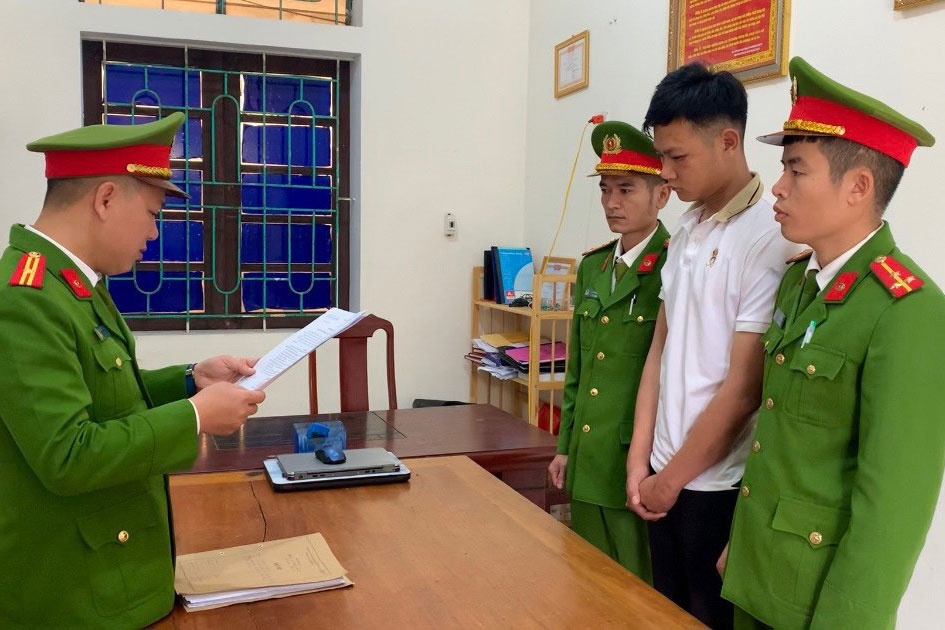 Khoi to nam thanh nien vuot chot do nong do con, tong CSGT bi thuong hinh anh