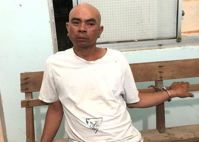 Bat doi tuong dung dao truy sat nguoi sua xe may hinh anh