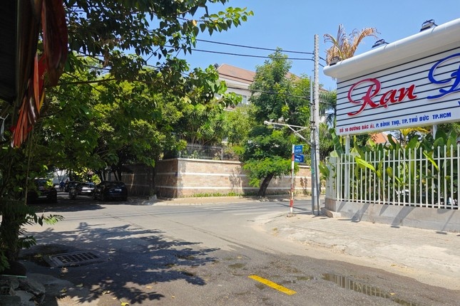 Nam bao ve tu vong sau khi bi dong nghiep tan cong tren giao lo hinh anh