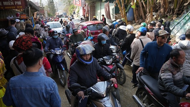 Tac duong vao ban Cat Cat o Sa Pa hinh anh