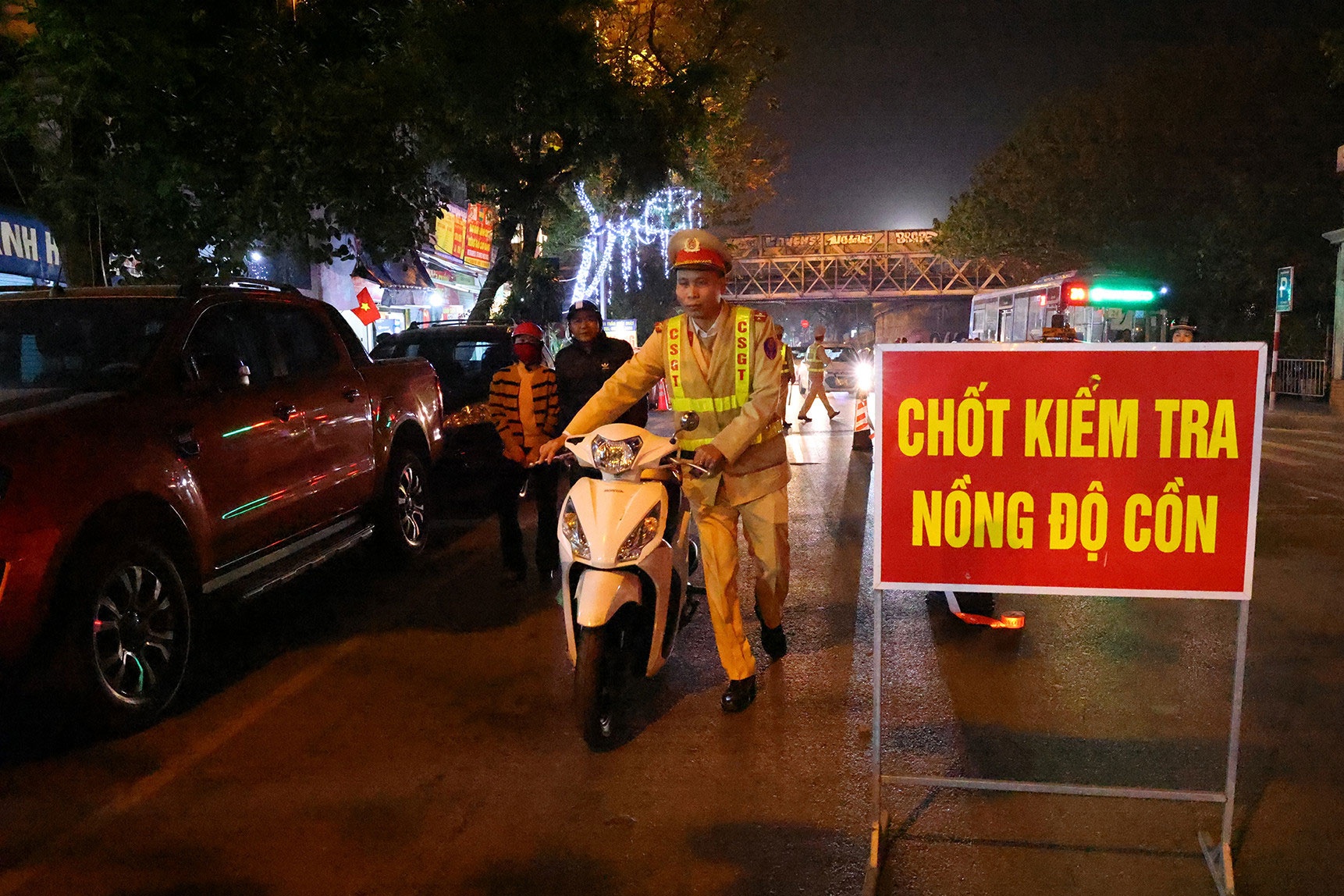 Loat tai xe vi pham nong do con o muc rat cao hinh anh