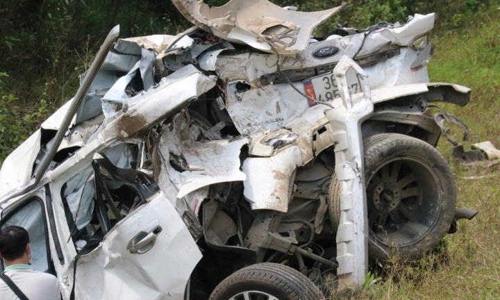 Khoi to tai xe vuot au gay tai nan tren cao toc Cam Lo - La Son hinh anh