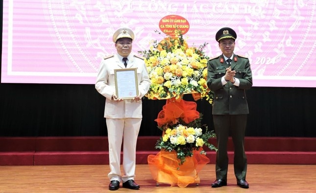 Cong bo quyet dinh cua Bo truong Cong an ve cong tac can bo hinh anh