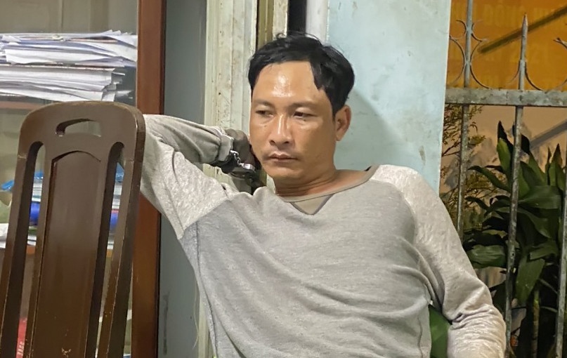 Tam giu hinh su doi tuong xuc pham Quoc ky hinh anh