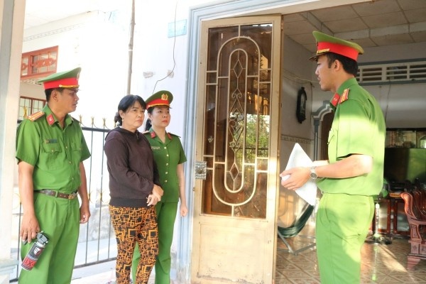 Bắt nữ chủ hụi  ảnh 1 Bat nu chu hui anh 1