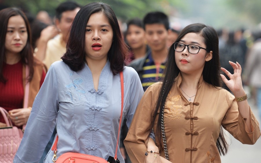 Mien Bac gia tang nang truoc khi don khong khi lanh hinh anh