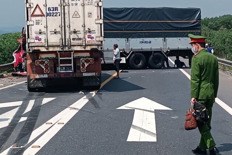 Tai nan lien hoan tren cao toc Cam Lo - La Son hinh anh