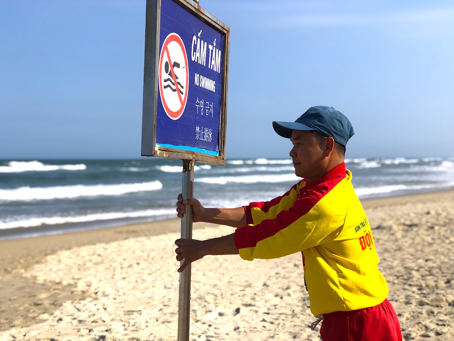 cuu nan tren bai bien anh 2