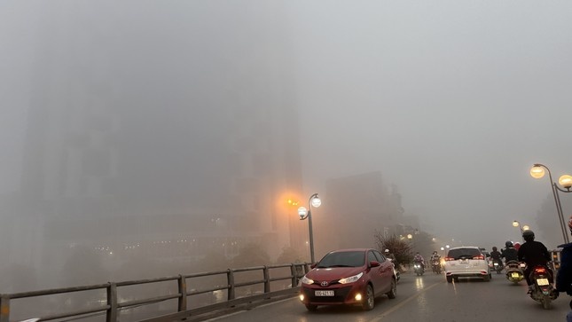 Ha Noi chim trong mua phun, nom am keo dai hinh anh