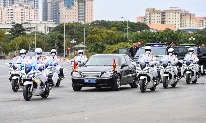 De xuat bo sung Thuong truc Ban Bi thu vao dien doi tuong canh ve hinh anh