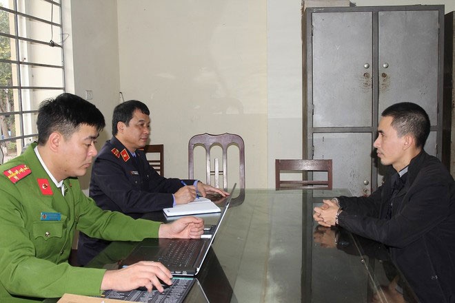 Chiem doat hang ty dong tien coc thi cong nha go hinh anh