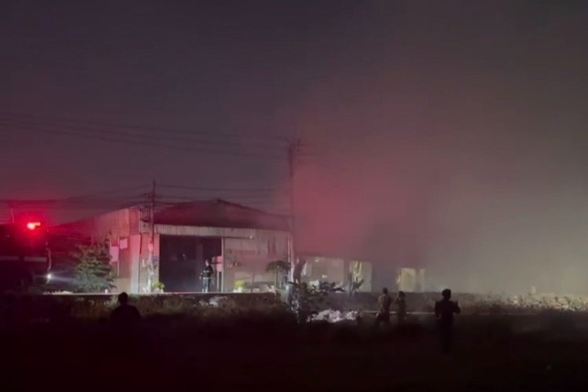 Chay 3 nha xuong anh 3