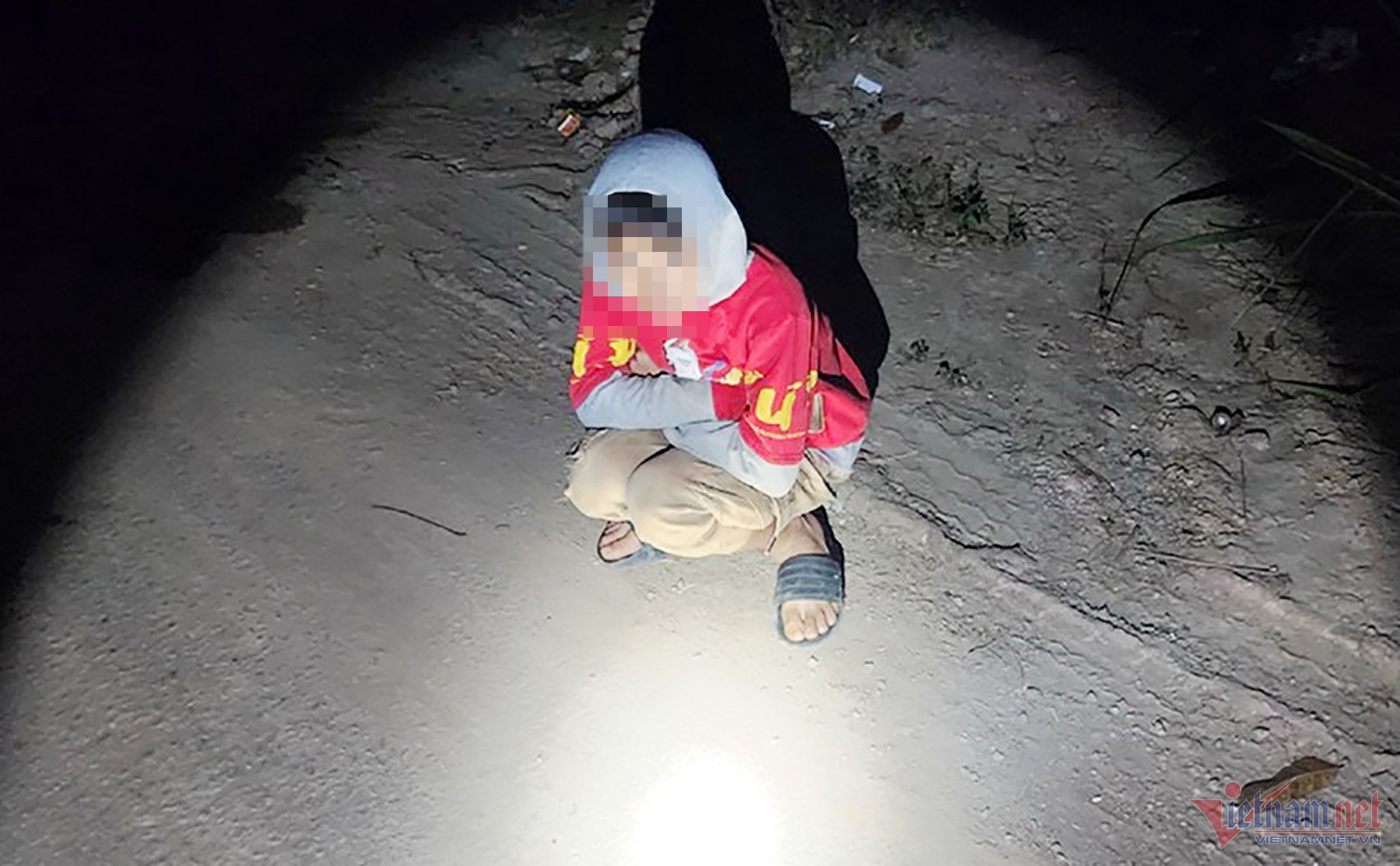 chau be di lac anh 1