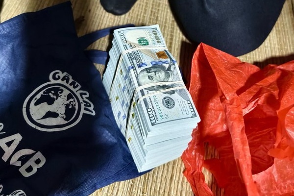 Nhat duoc 105.000 USD, nguoi phu nu tuong tien am phu hinh anh