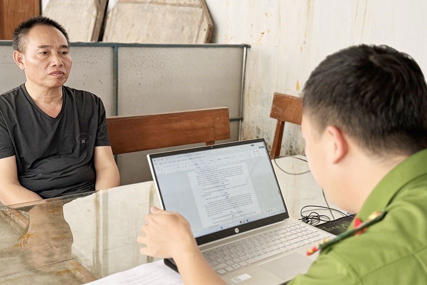 Thue 2 chiec oto roi dem ban de lay tien tra no hinh anh