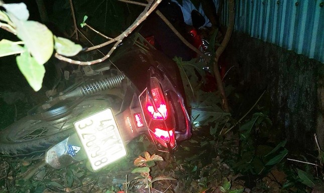 Xe may om cua tong vao nha dan, mot nguoi tu vong hinh anh