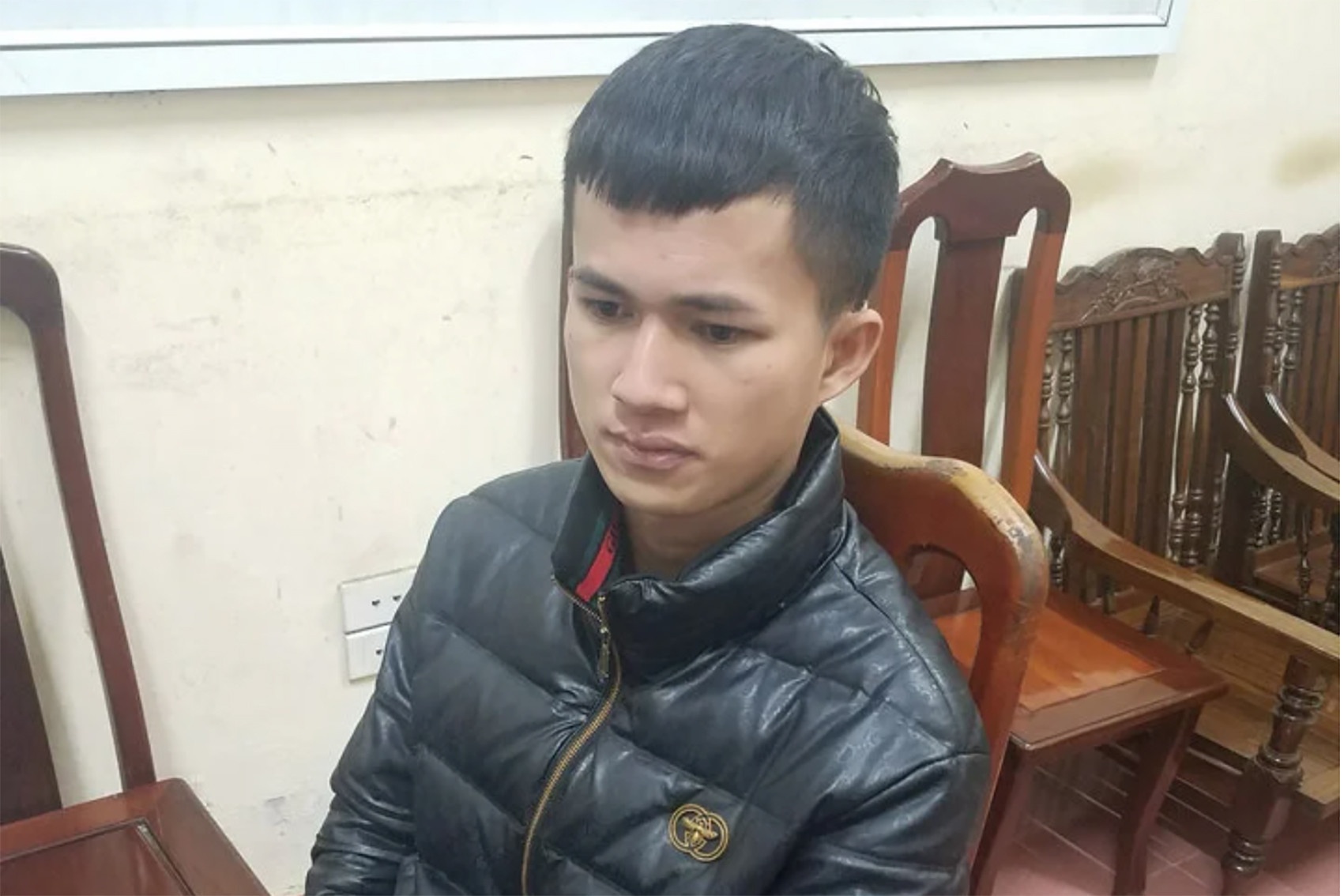 Gap chot kiem tra nong do con, tai xe tong thang vao cong an hinh anh