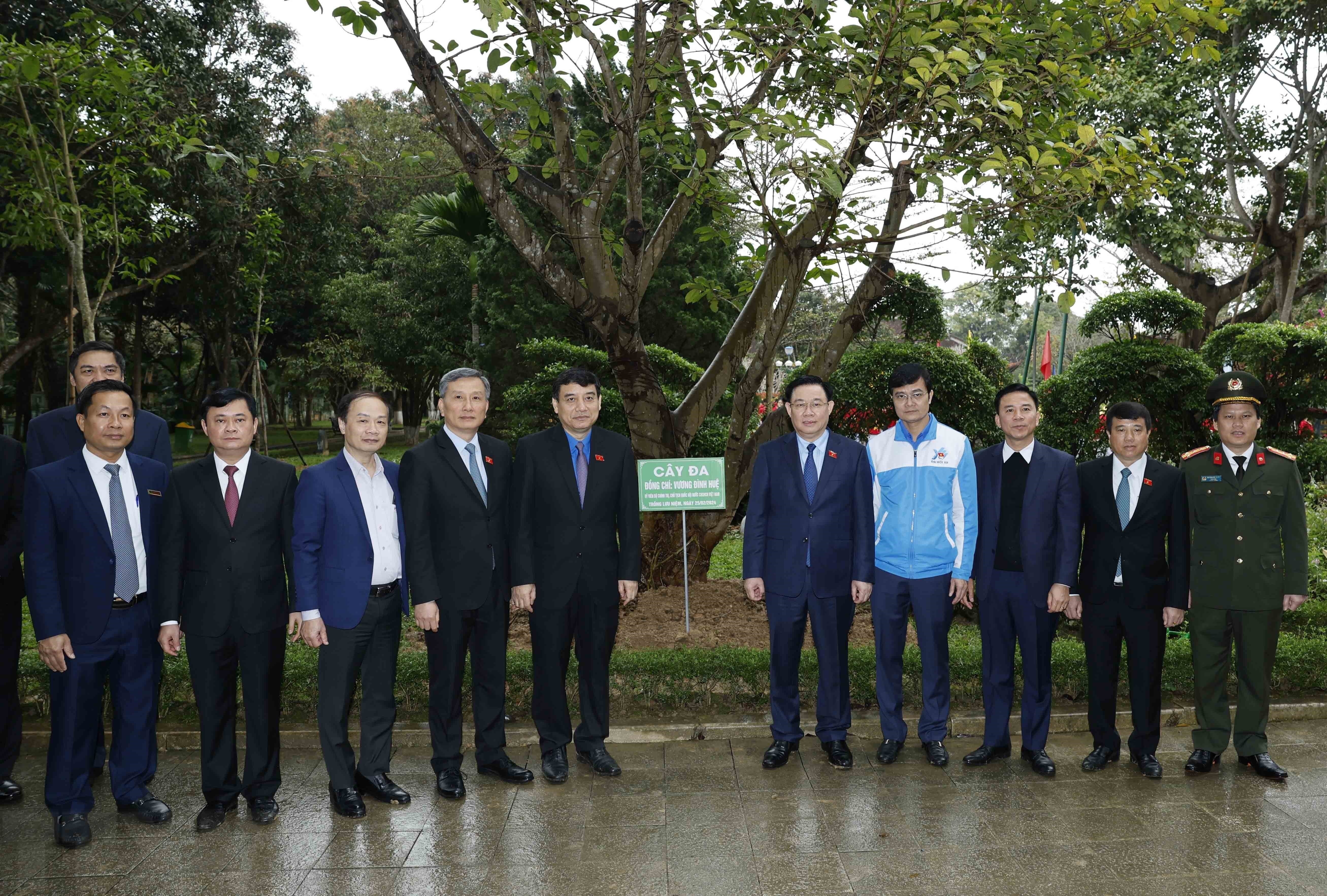 Chu tich Quoc hoi anh 5