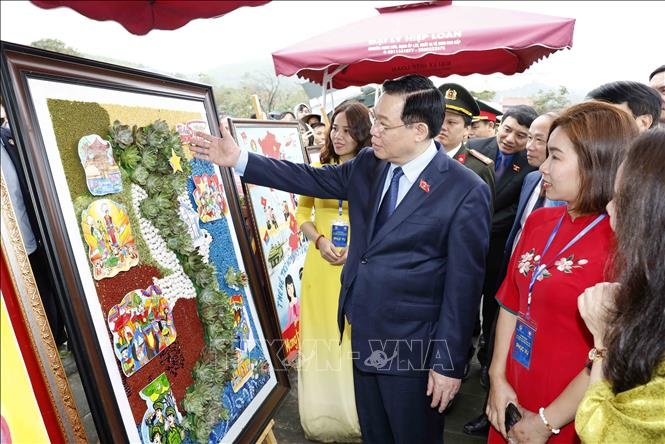 Chu tich Quoc hoi anh 7