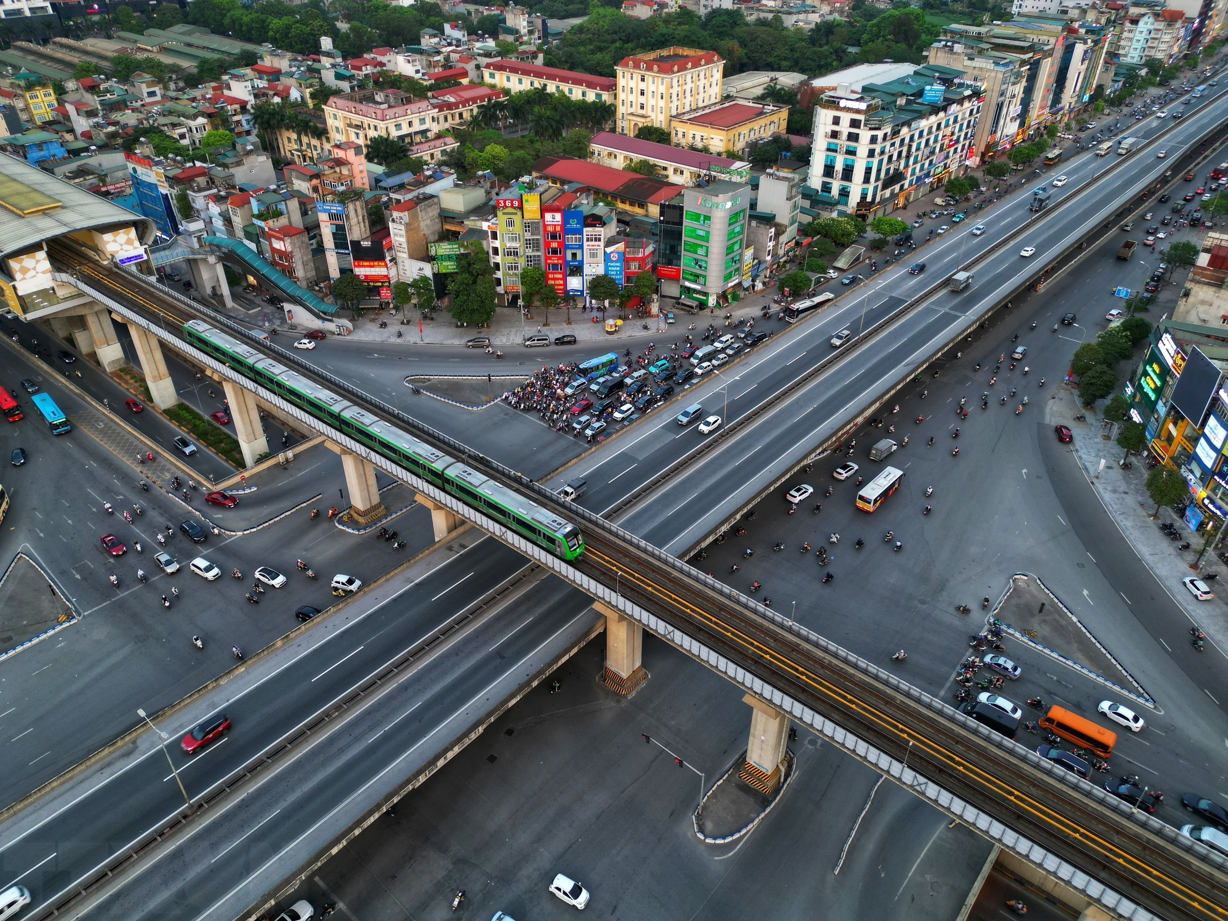 Ket luan cua Bo Chinh tri ve xay dung ket cau ha tang dong bo hinh anh