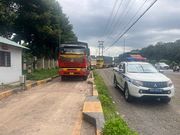 Truy to nhom nhan tien ty bao ke xe qua tai qua tram CSGT Suoi Tre hinh anh