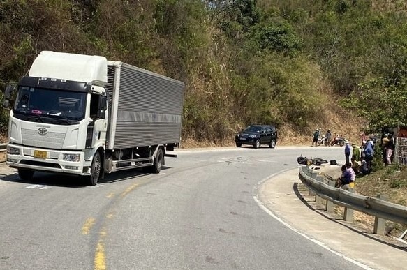 Tong truc dien xe tai, nam thanh nien tu vong hinh anh