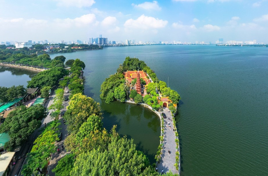 Ha Noi cho phep kinh doanh san tap golf, bay du luon o Ho Tay hinh anh