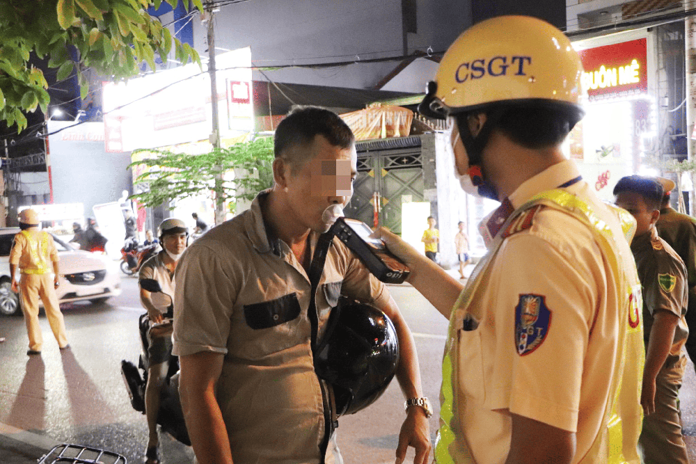 Vi pham nong do con tang cao o TP.HCM, thang 2 gan 16.000 truong hop hinh anh