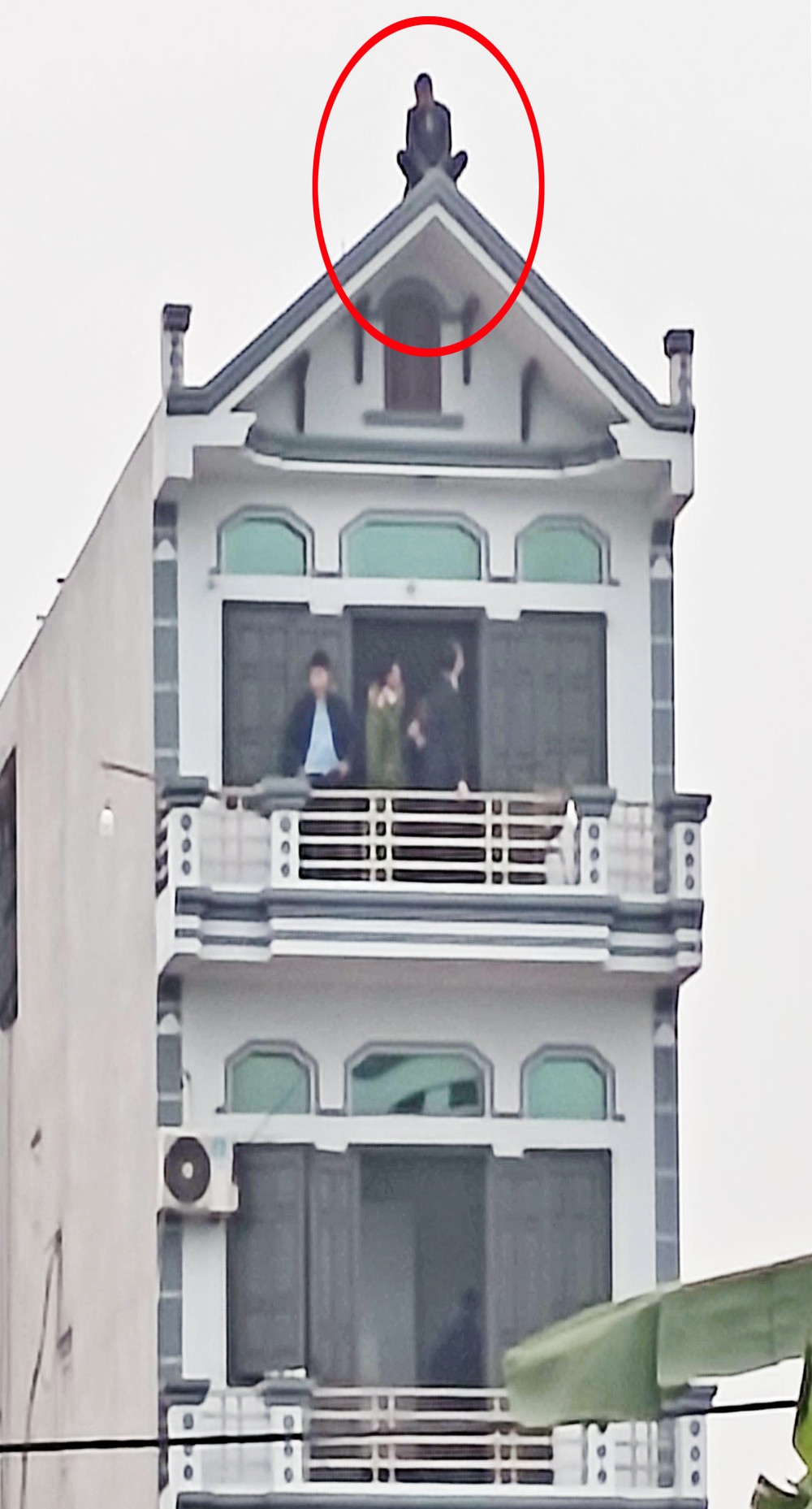 lao tu noc nha nghi anh 2