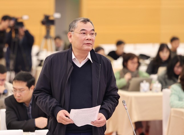 Thao tung chung khoan, CQDT 'moi ve sinh hoat trong 1 khong gian hep' hinh anh