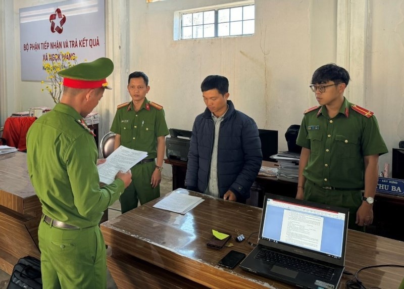 Lam bia do tren dat nguoi khac, ca dan lan can bo bi khoi to hinh anh