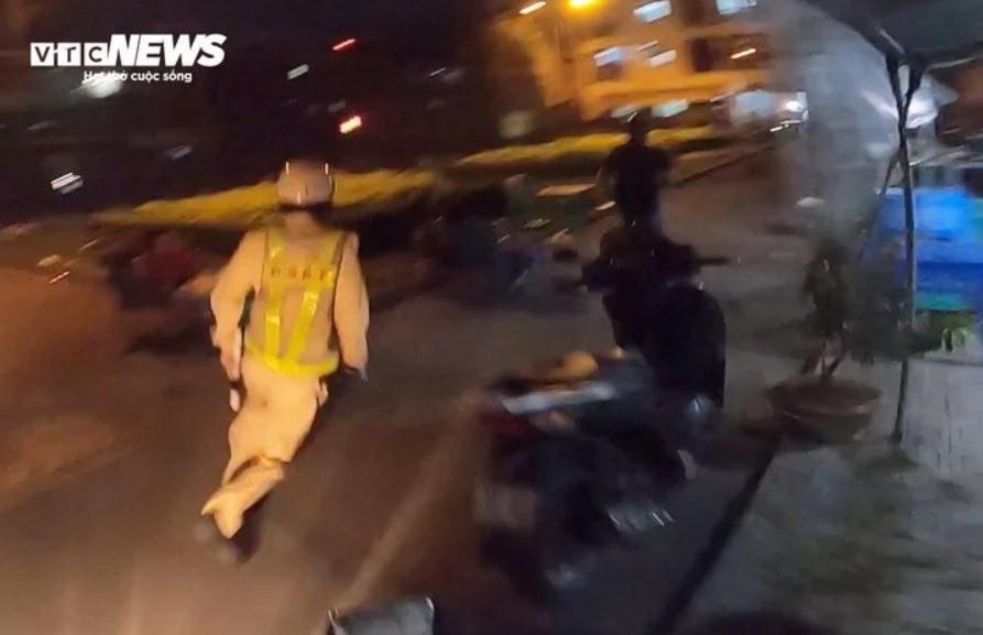 Canh sat co dong anh 1