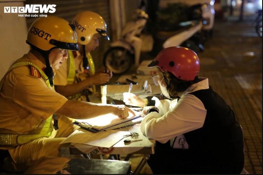 Canh sat co dong anh 2