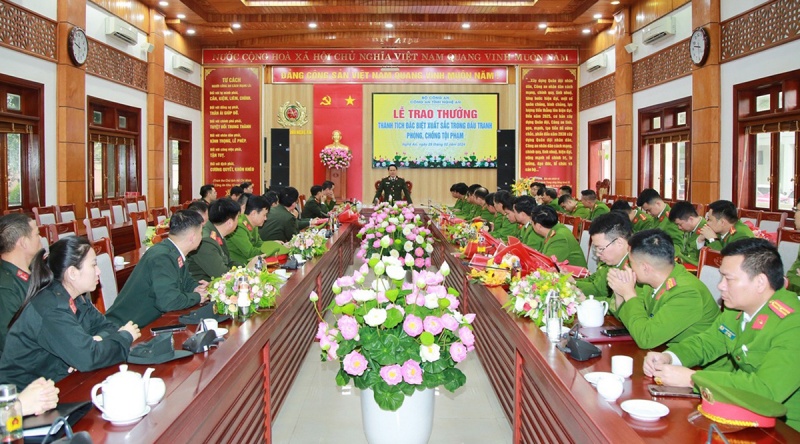 Triet xoa 2 nhom toi pham su dung cong nghe cao lua hang nghin nguoi hinh anh