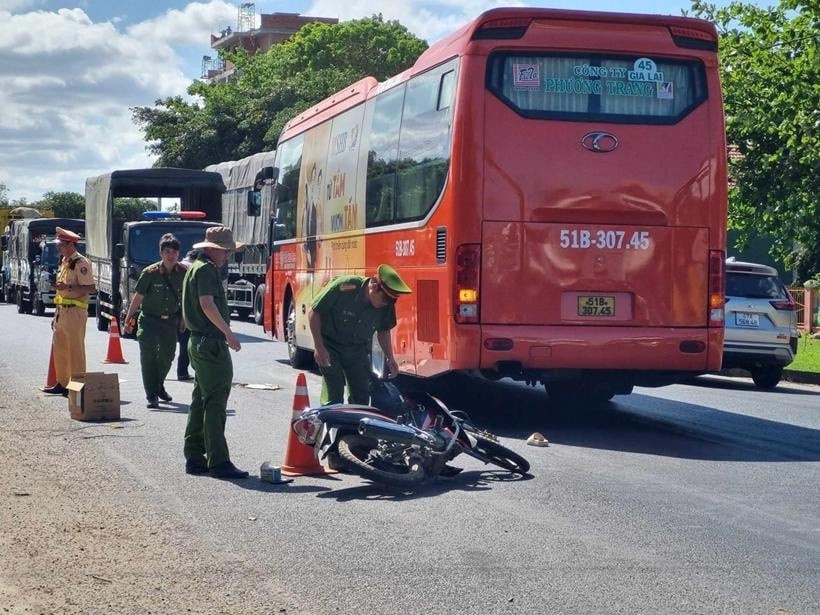 Khoi to tai xe xe khach lien quan vu tai nan khien 2 hoc sinh tu vong hinh anh