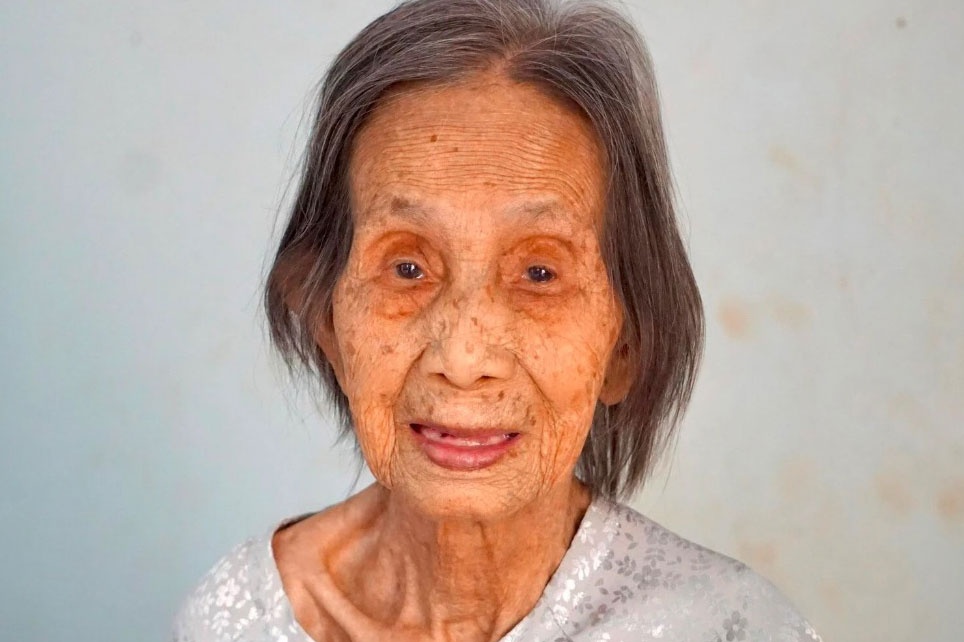 Gap cu ba cao tuoi nhat the gioi, song o Dong Nai hinh anh