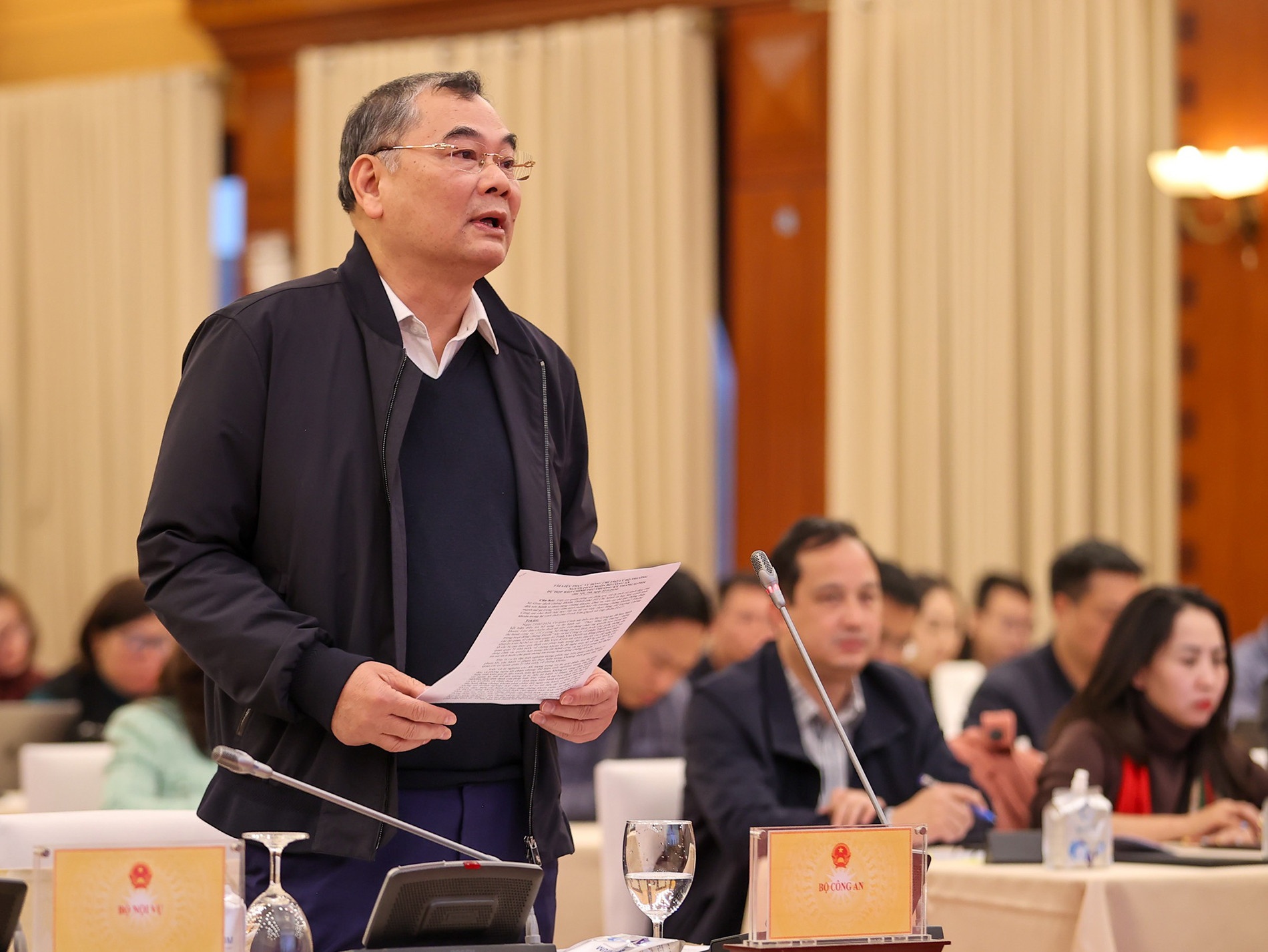 Trung tuong To An Xo: Pho TGD Tap doan Phuc Son moi hoc xong lop 4 hinh anh