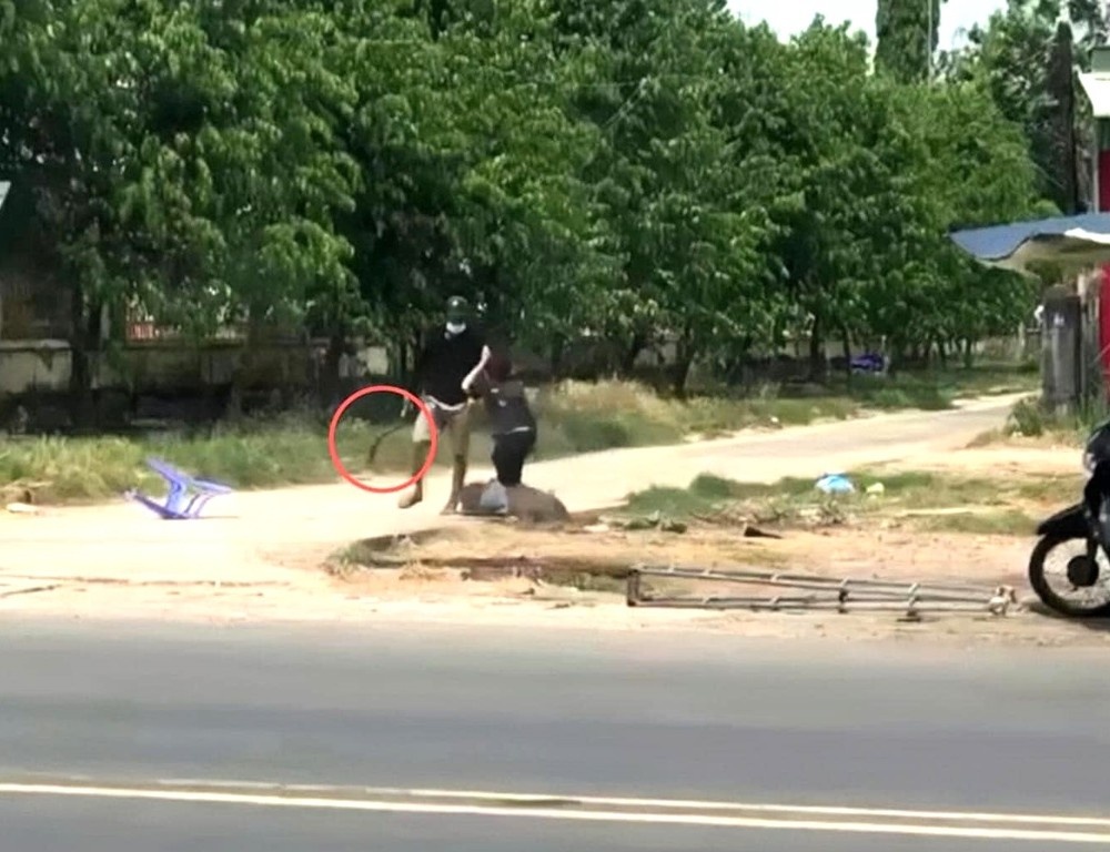 Nghi an nguoi phu nu bi chong cu sat hai hinh anh