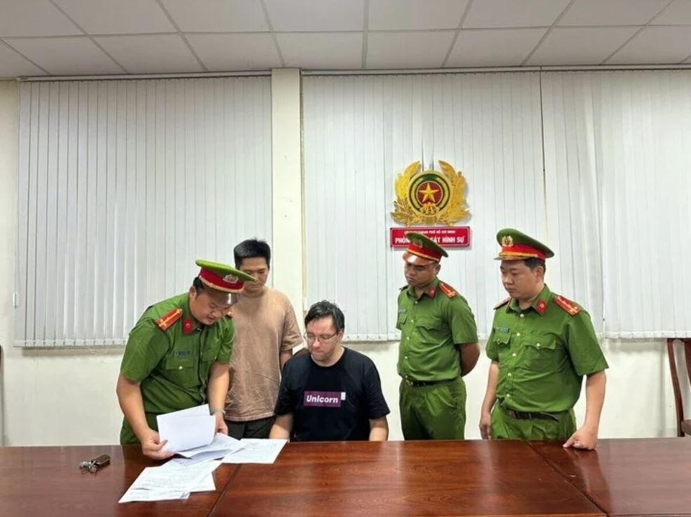 Truy to nguoi nuoc ngoai dieu hanh ba cong ty tin dung den o Viet Nam hinh anh