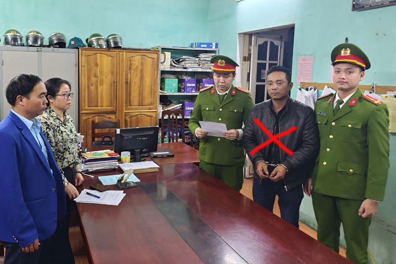 Khoi to tai xe xe container trong vu 5 nguoi tu nan tren quoc lo 2 hinh anh