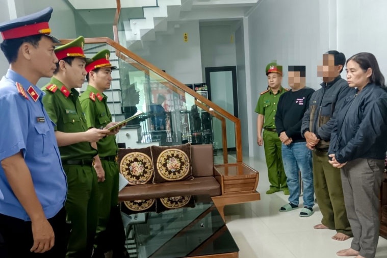 4 nu ke toan cau ket mua ban trai phep hoa don tri gia hon 4,6 ty dong hinh anh