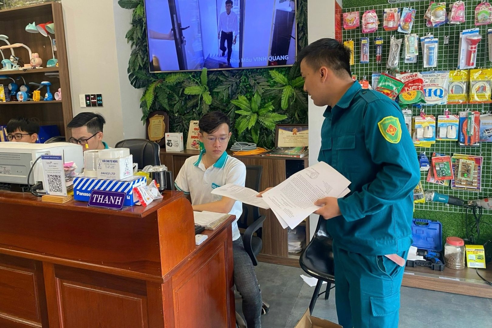 Thu doan lua dao tinh vi cua nhom toi pham gia danh can bo quan doi hinh anh