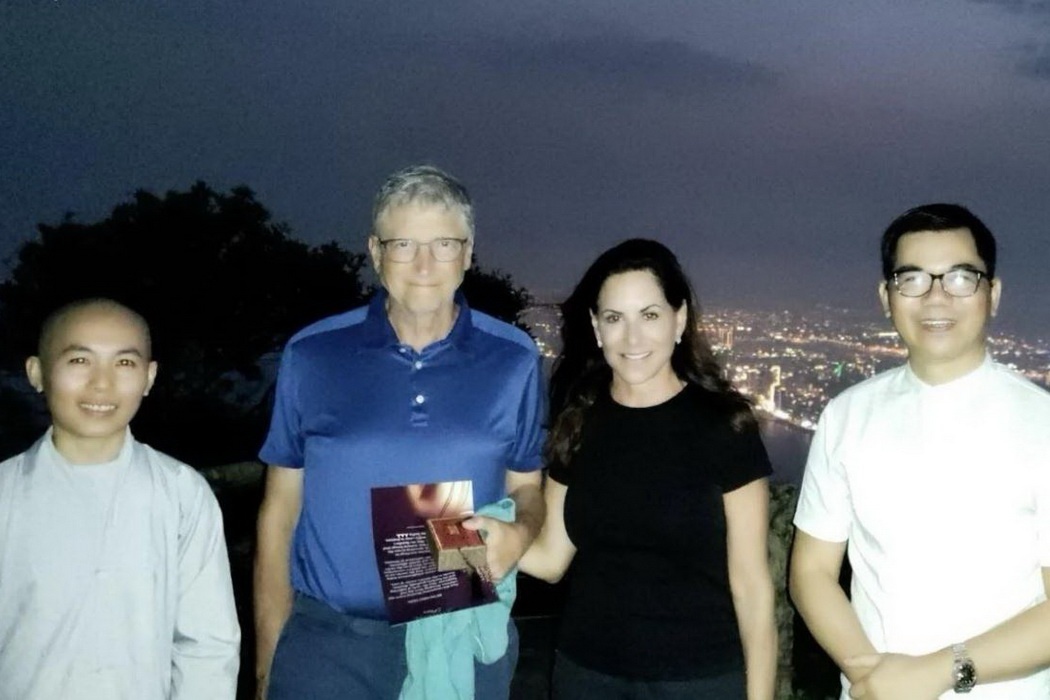 Buoi thien tra dac biet cua  ty phu Bill Gates tren dinh Ban Co hinh anh