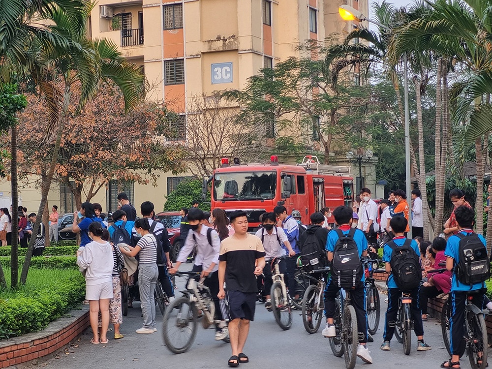 Chay chung cu Resco anh 2