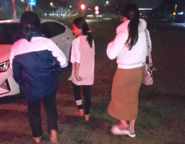 Giai cuu nu sinh anh 2