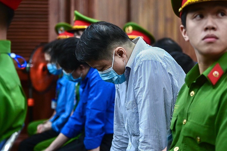 Tieng khoc giua toa vi ‘dan boc duong’ trieu USD cua ba Truong My Lan hinh anh