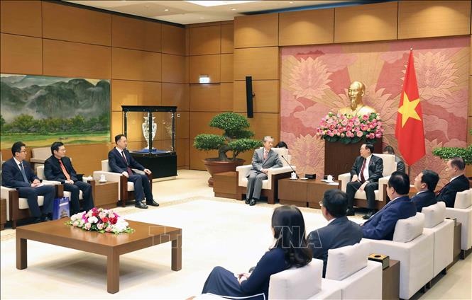 Vuong Dinh Hue anh 2