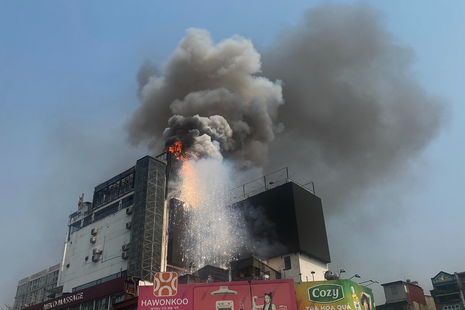 Cong an Ha Noi dieu tra nguyen nhan vu chay toa nha OCD Plaza hinh anh